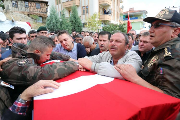 "Oğlum gitme daha çok küçüksün"