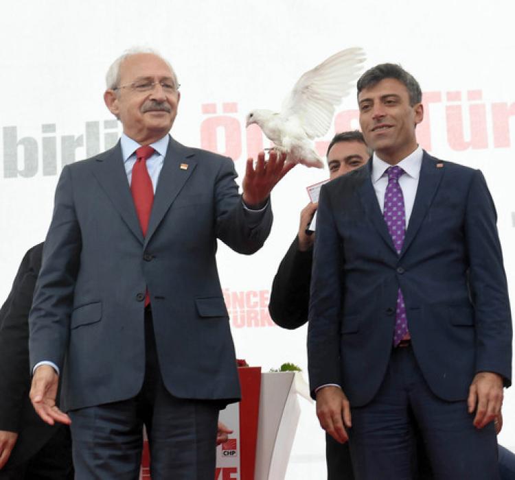 Kılıçdaroğlu, Ardahan'da yağmur altında konuştu