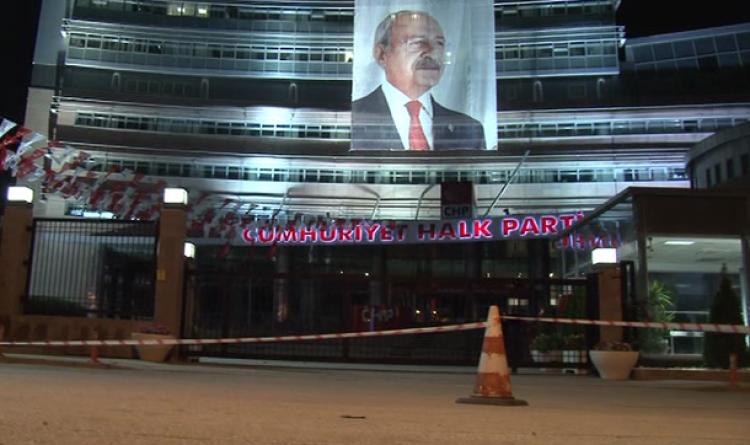 CHP önünde silah sesleri