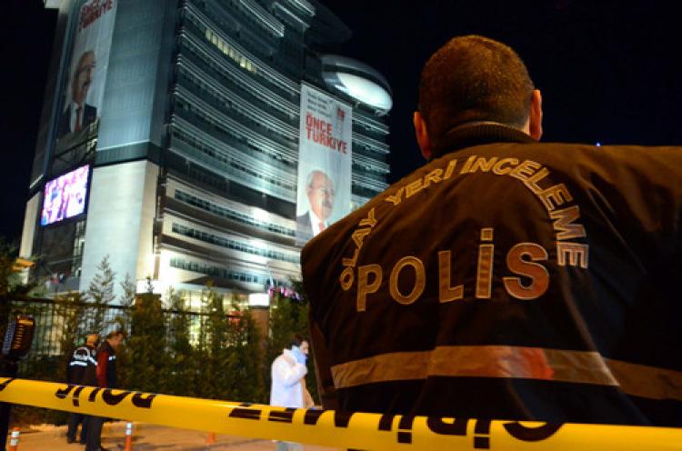CHP Genel Merkezi önünde boş kovan arandı