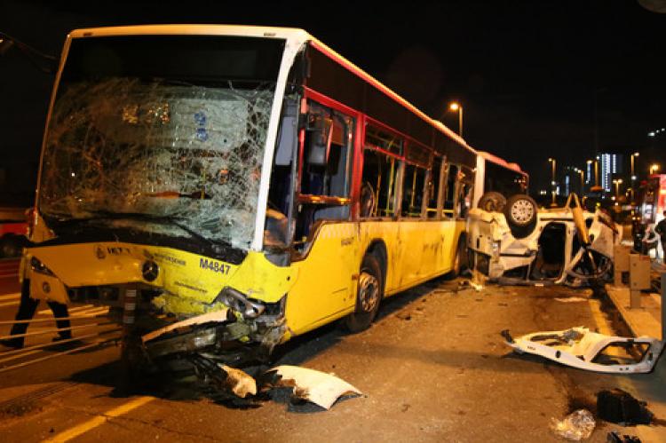 Kadıköy'de feci kaza: 5 ölü, 5 yaralı