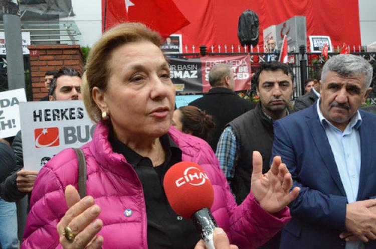 Pınar Türenç: Dünyaya rezil oluyoruz