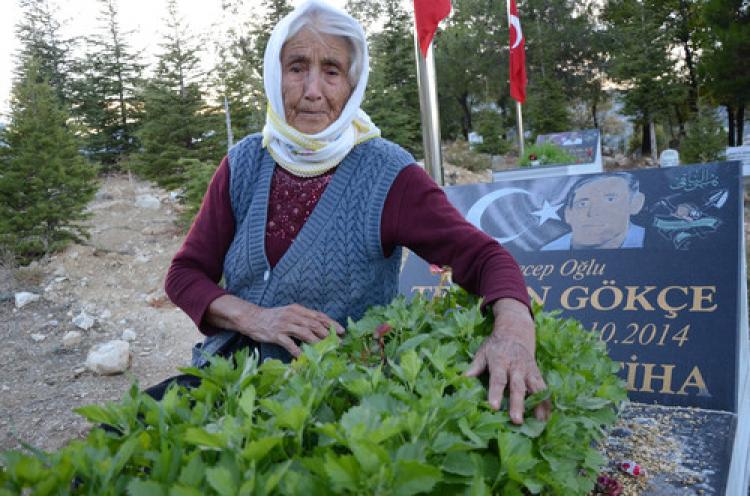 Ayşe Ana, bir yıldır oğluna ağlıyor