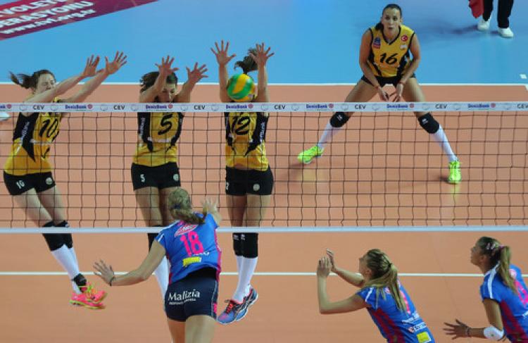 VakıfBank Devler Ligi’nde rahat geçti