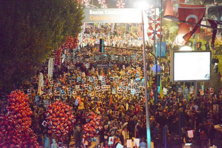 Bursa'da 25 bin kişilik Cumhuriyet yürüyüşü