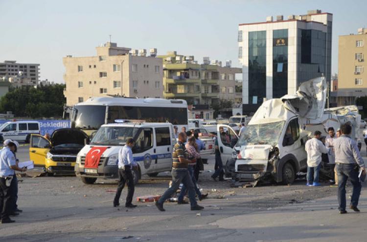 Seyir halindeki otobüsün freni patladı