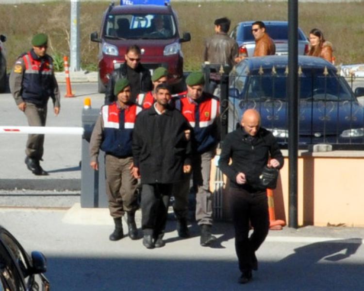 Aşkına karşılık vermeyen kadını kalbinden vurdu