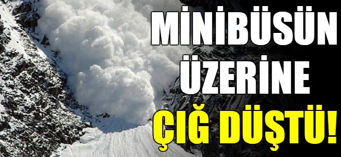 Minibüsün üzerine çığ düştü