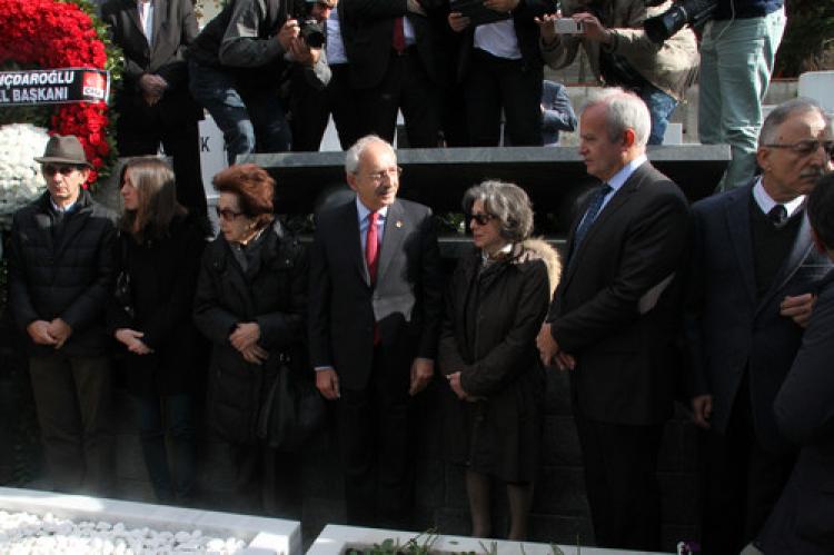 Erdal İnönü anıldı