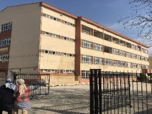 Gemlik'in sembol okulu yıkılıyor