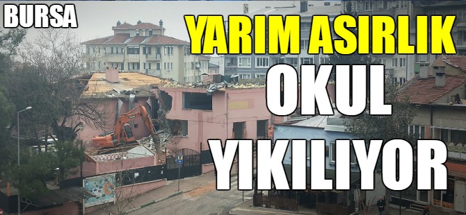 Yarım asırlık okul yıkılmaya başlandı