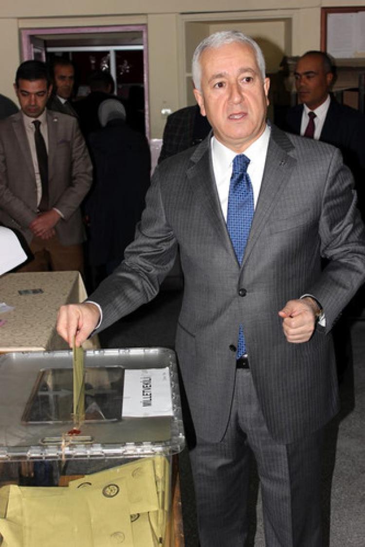 Yozgat’ta MHP adayları oylarını kullandı