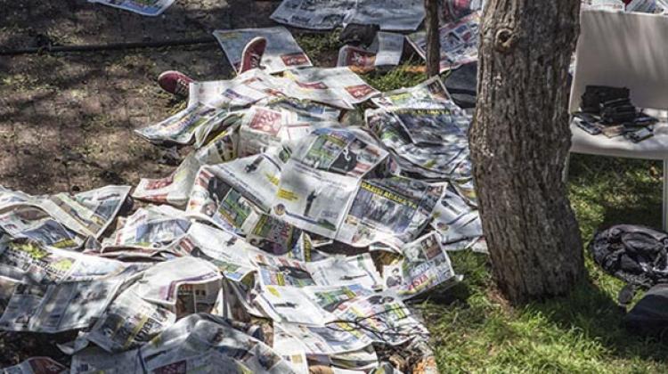 'Anneanne sakın televizyon izleme'