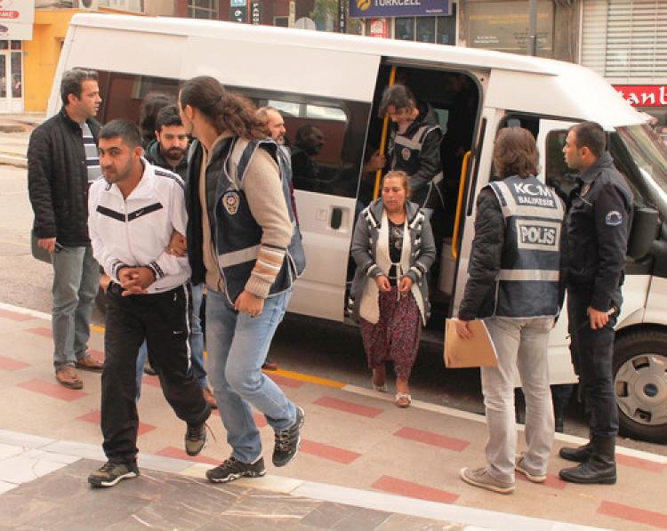 Bandırma’da uyuşturucu operasyonu: 5 gözaltı