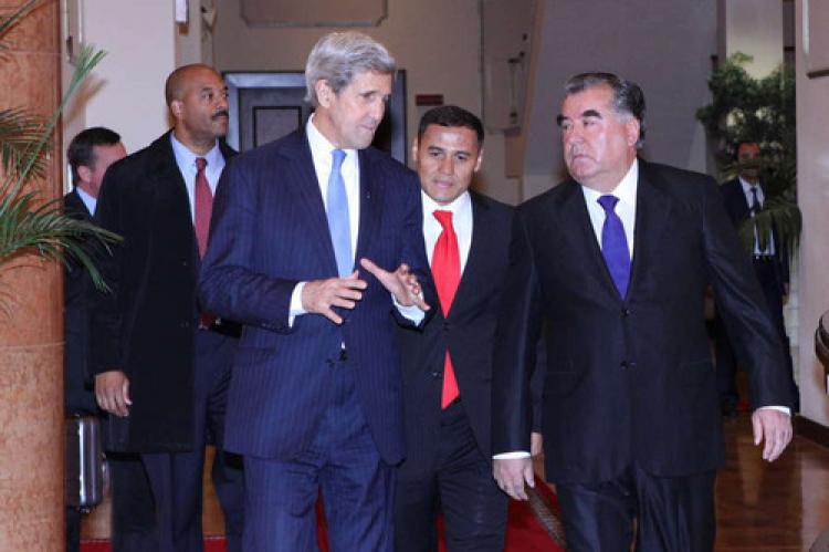 Kerry: Tacikistan ile her alanda işbirliğine hazırız