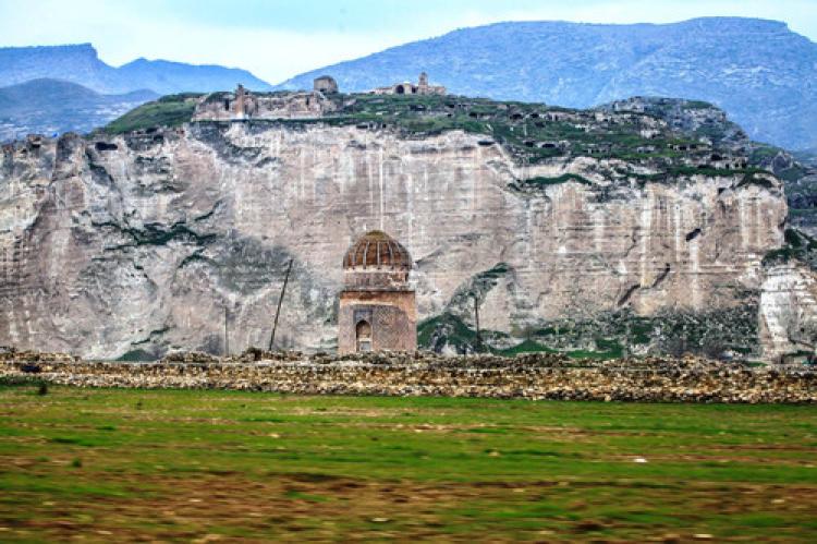 650 yıllık Zeynel Bey türbesi taşınacak