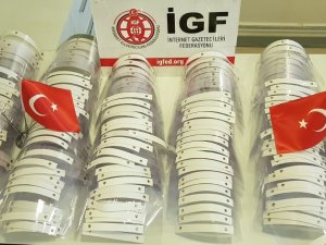 İGF gazetecilere maske dağıttı