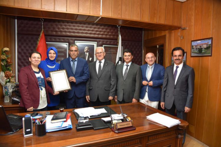 Devlet okulunda dershanecilik yaparak yenilikçi ödülü aldılar
