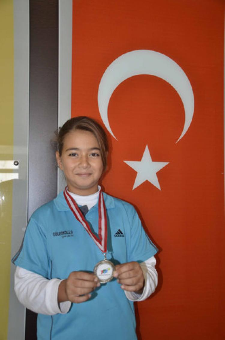 Gülen Koleji öğrencisi, Kort Tenis Turnuvası'nda bölge ikincisi oldu