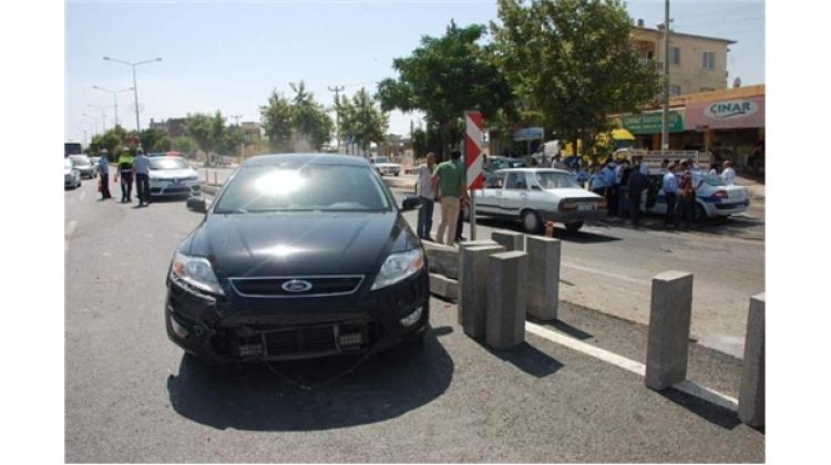 Başbakan’ın konvoyunda kaza: 2 polis yaralı