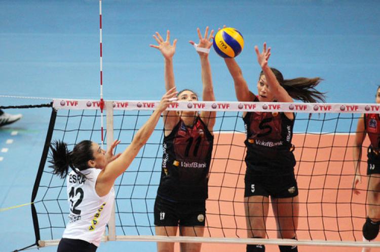 VakıfBank, Nilüfer Belediyesi’ni 3-0 mağlup etti