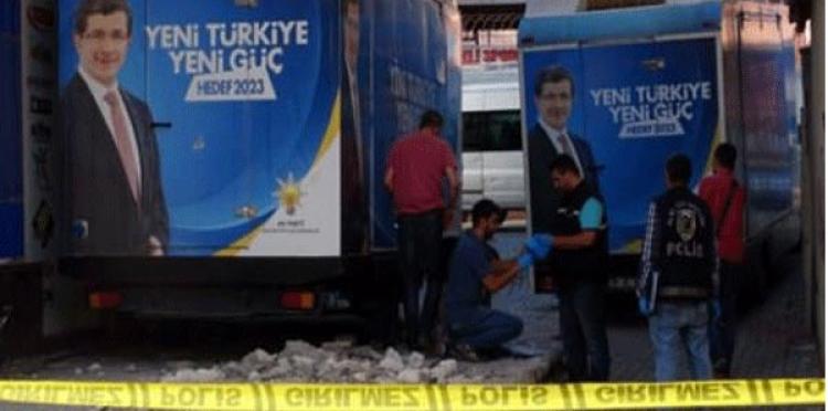 AK Parti aracının altından bomba çıktı