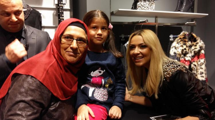 Hadise hayranlarıyla bir araya geldi