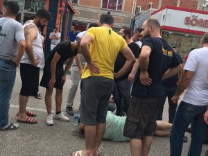 Bursa'da kaza: Araçların arasına sıkıştı