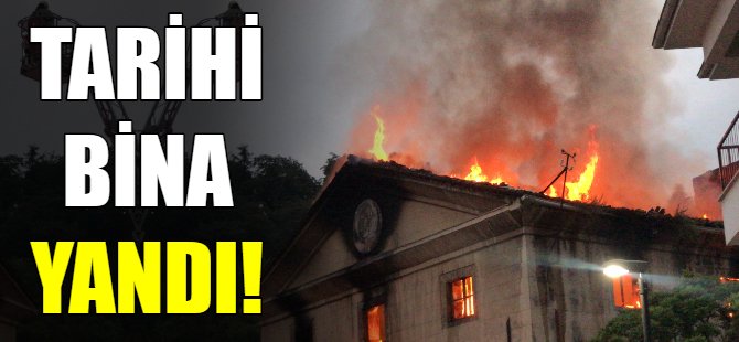 Tarihi bina alev alev yandı!