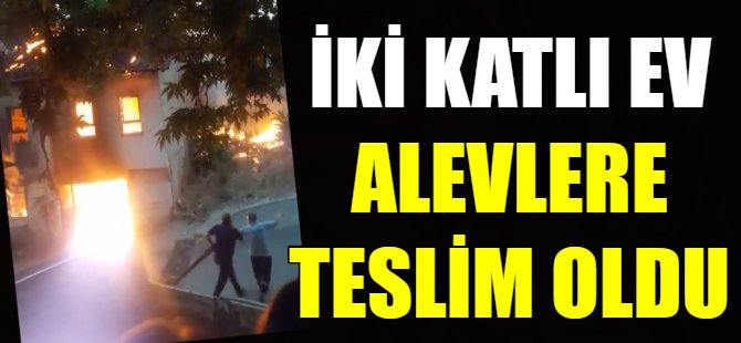 İki katlı bina alevler içinde kaldı