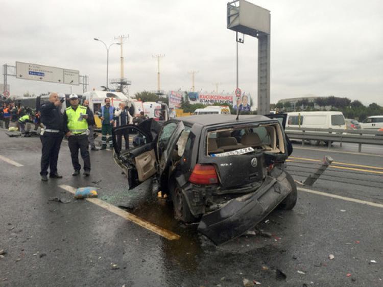 Metroyla kafa kafaya çarpıştı