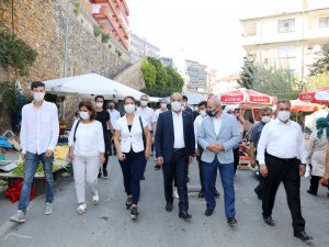 Türkyılmaz'dan cuma pazarı ziyareti