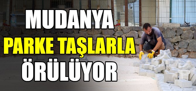 Mudanya parke taşlarla örülüyor