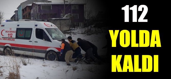 Ambulans yolda kaldı