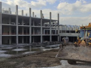 Hastane inşaatı yeniden başladı