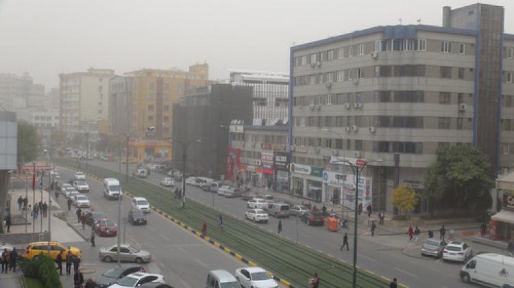 Toz bulutu Gaziantep'i etkisi altına aldı
