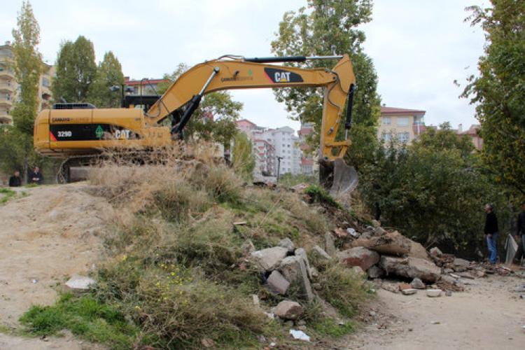 Çankaya'daki kaçak gecekondu yıkımları sürüyor