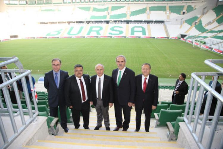 Belediye başkanları stadyumu gezdi