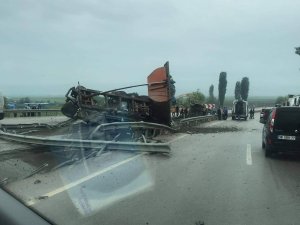 Yenişehir'de TIR kazası