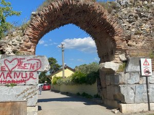 İznik'te tarihe saygısızlık