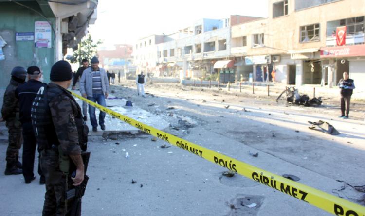 Adana'da bomba yüklü araç patladı!