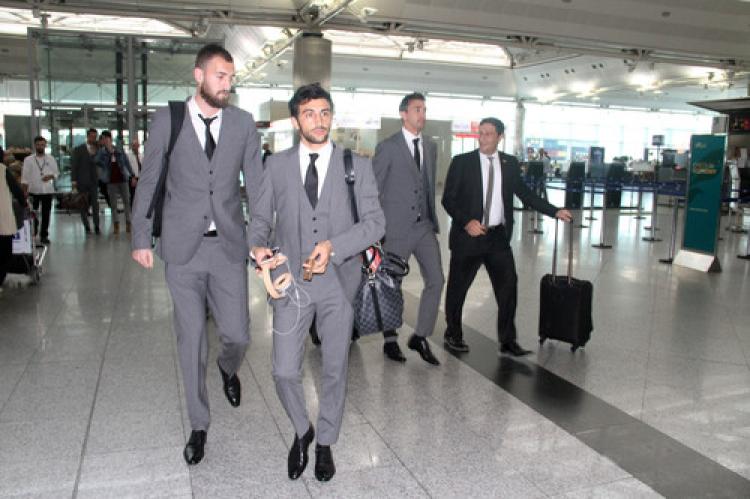 Galatasaray, hocasız ve kaptansız Madrid'e uçtu