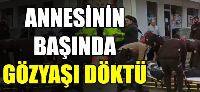 Annesinin başında gözyaşı döktü