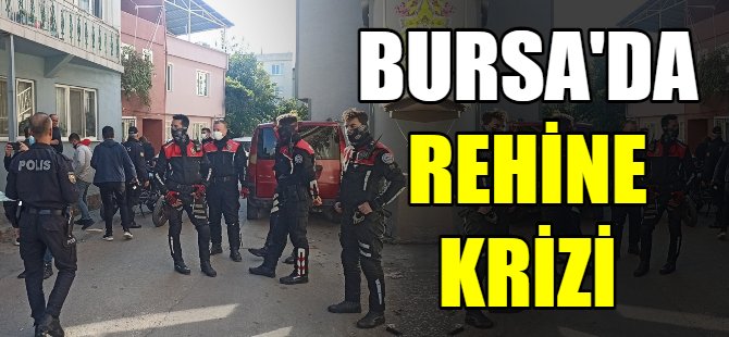 Eşini ve 2 çocuğunu rehin aldı
