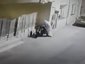Bursa sokaklarında çarşaflı hırsız