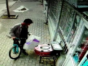 Bisikletli hırsız kameralarda