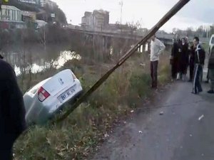 Direksiyon hakimiyetini kaybedince dereye uçtu