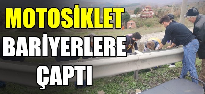 Savrulan motosiklet bariyerlere çarptı