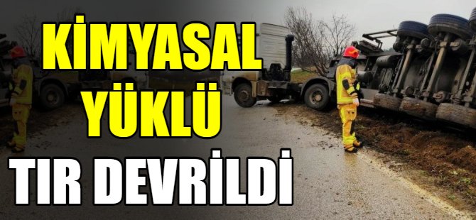 Kimyasal yüklü tanker devrildi