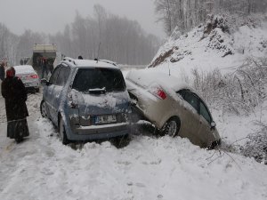 Uludağ yolu buz pistine döndü